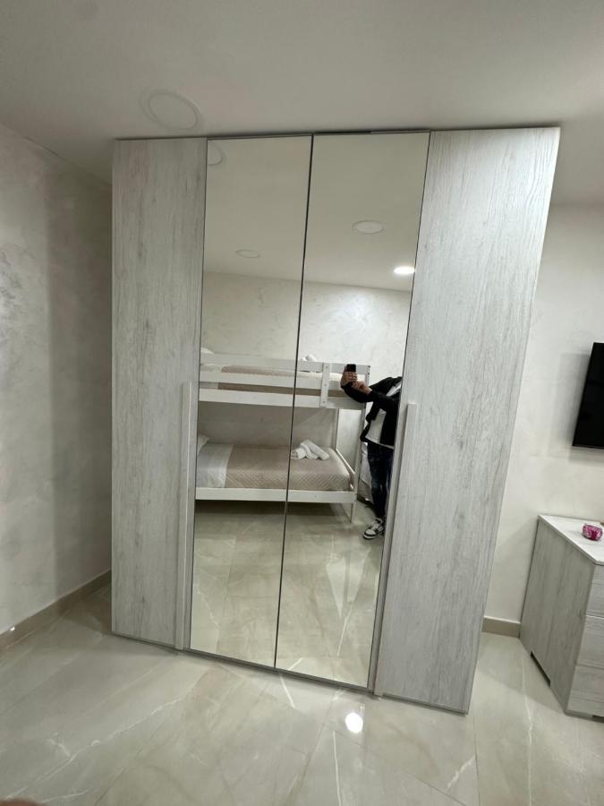Chloehouse Apartment เนเปิลส์ ภายนอก รูปภาพ