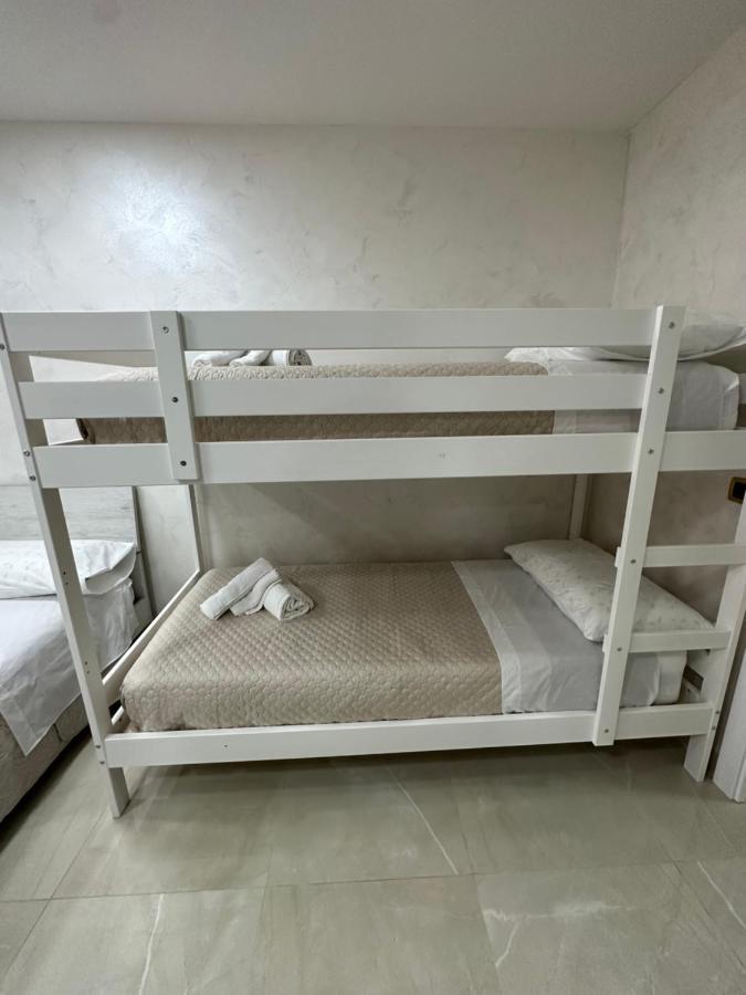 Chloehouse Apartment เนเปิลส์ ภายนอก รูปภาพ
