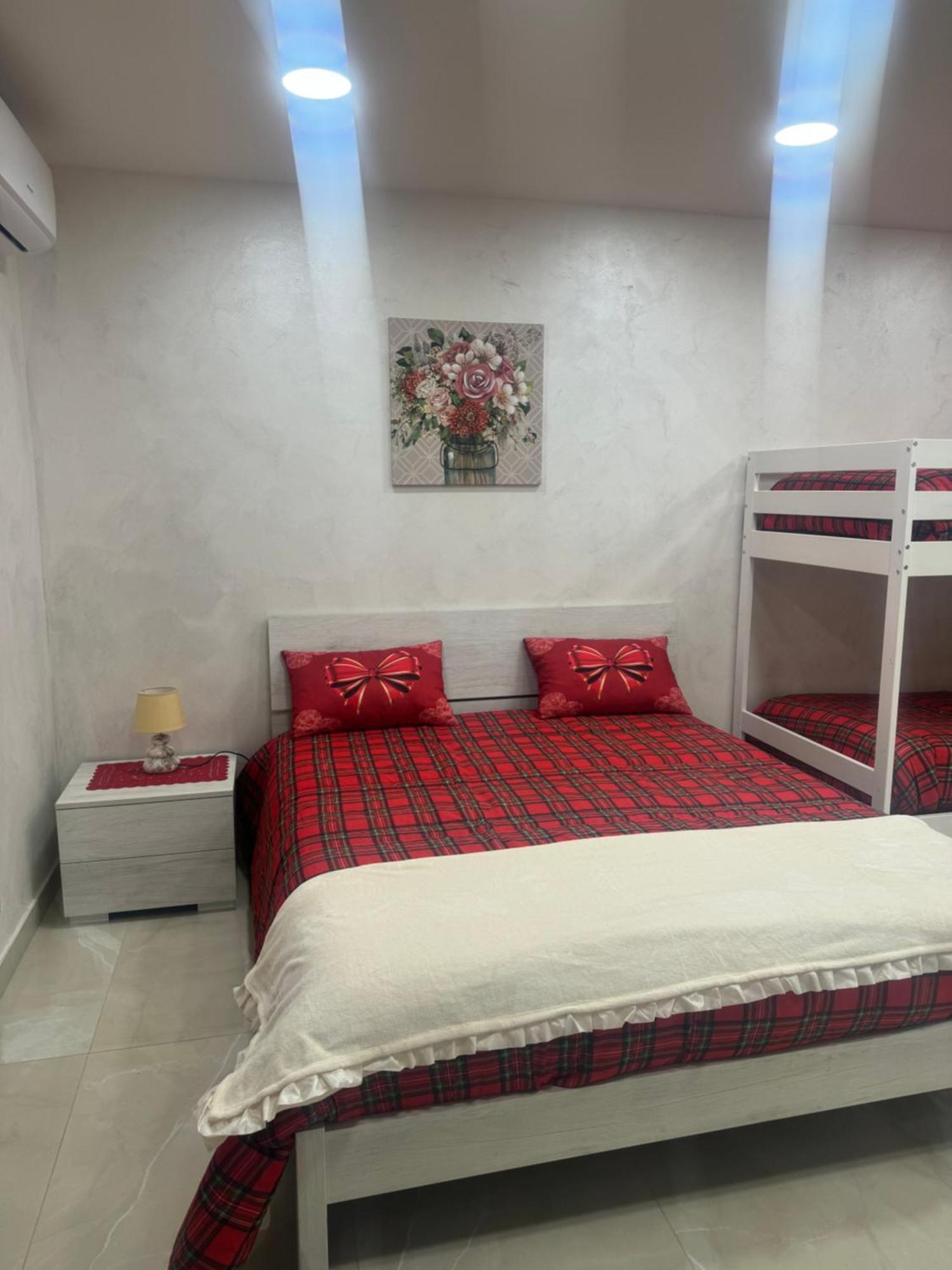Chloehouse Apartment เนเปิลส์ ภายนอก รูปภาพ
